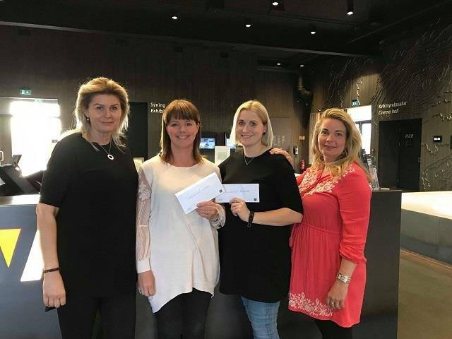 Ágóði jólatónleika afhentur