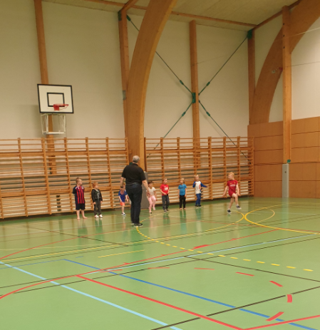 Íþróttaskólinn byrjar í dag