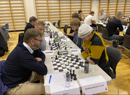 Dímon stendur sig vel í skákinni