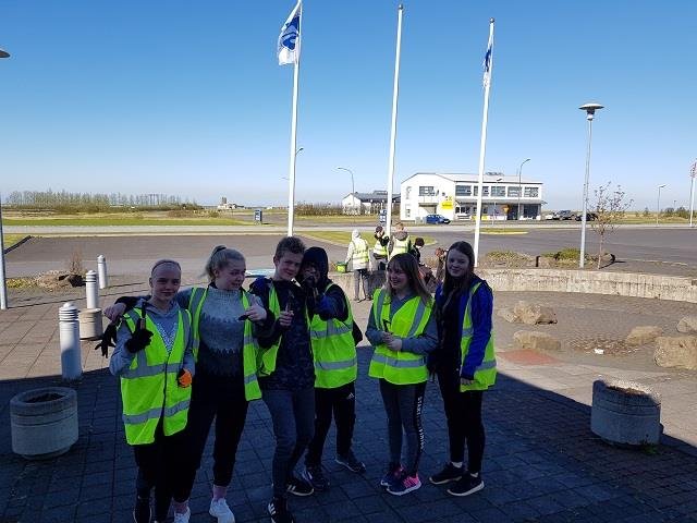 Krakkar í vinnuskólanum komin til starfa