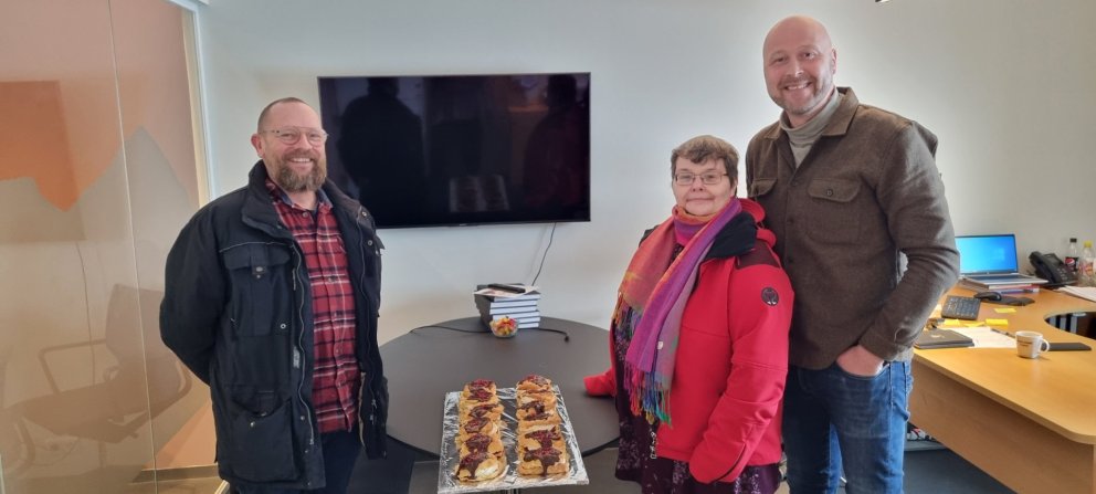 VISS færði sveitarstjóra rjómabollur