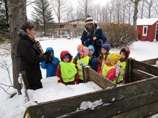 Leikskólabörn í skoðurnarferð