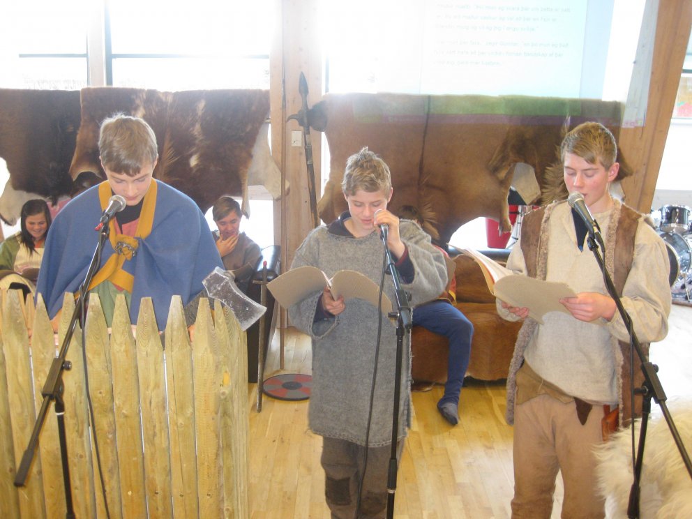 BRENNU-NJÁLS SAGA LESIN Í HVOLSSKÓLA Á DEGI ÍSLENSKRAR TUNGU