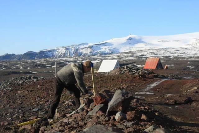Stikað á Fimmvörðuhálsi