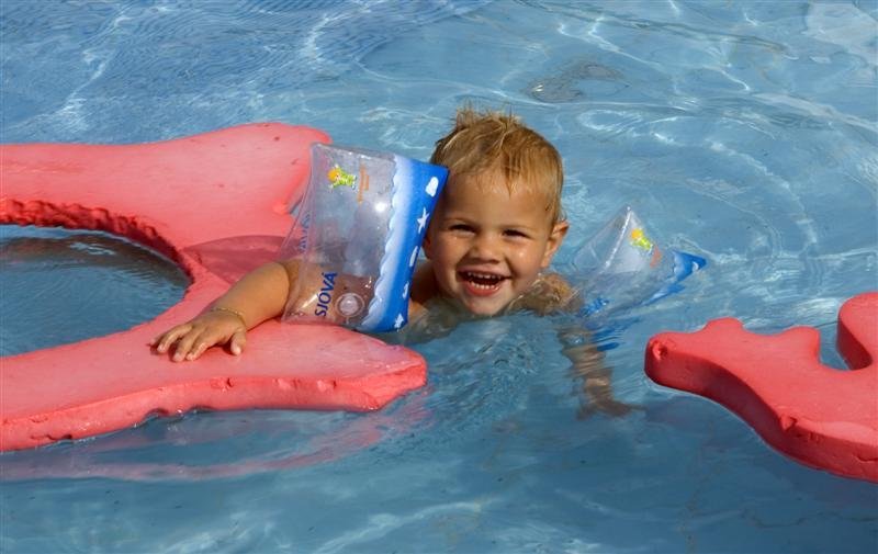 Sundlaugin opnar kl. 12:00 laugardaginn 7.júlí