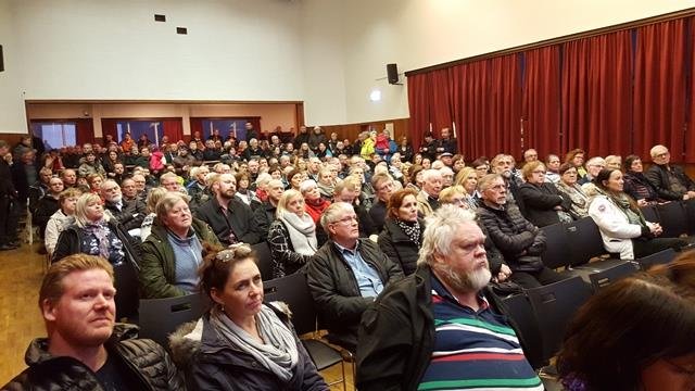 Um 400 manns á íbúafundi í Hvolnum