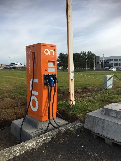 Hleðslustöð fyrir rafbíla komin upp