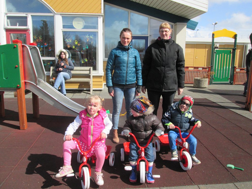 Foreldrafélag leikskólans gaf þrjú þríhjól