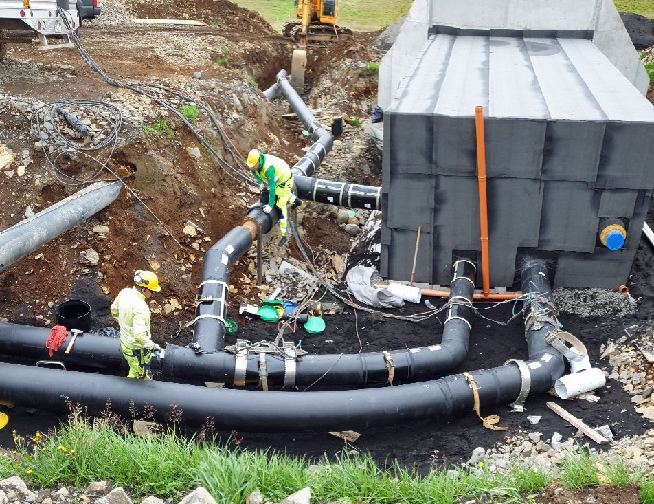 Ljósmynd frá vinnu við nýju dælustöðina