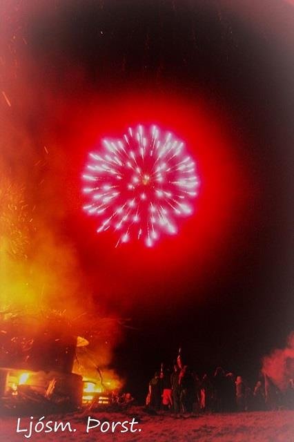 Þrettándabrennur og álfadans