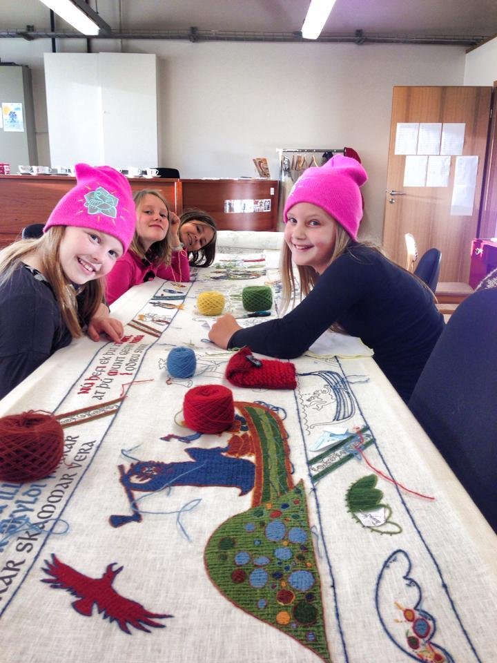 Njálurefillinn saumaður í maraþoni