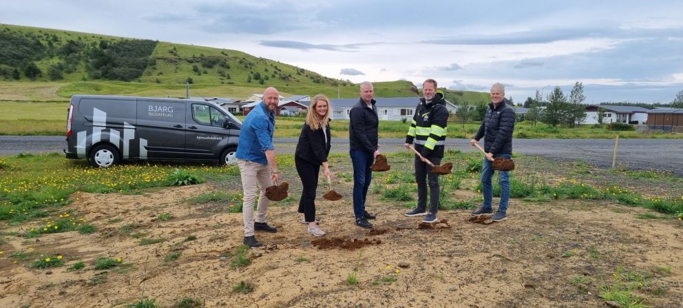 Anton Kári Halldórsson, sveitarstjóri, Þóra Björg Ragnarsdóttir skipulags- og byggingarfulltrúi, Bjö…