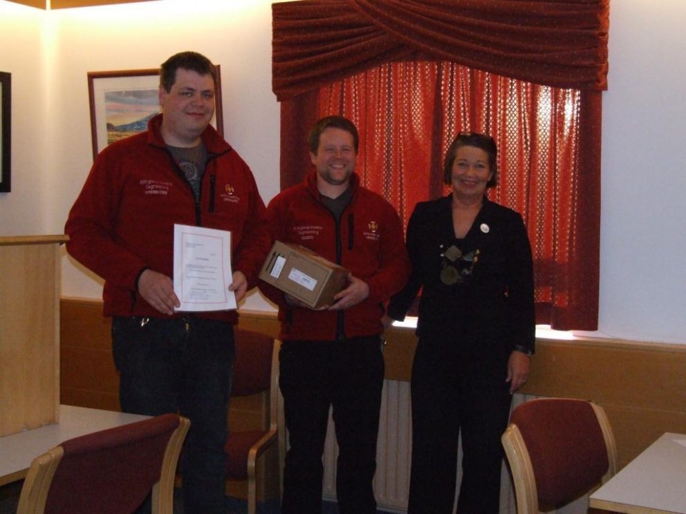 Kvenfélagið Eining gefur hjartastuðtæki