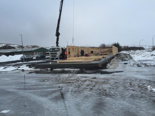 Byggingarvinnan heldur áfram við Sólbakka