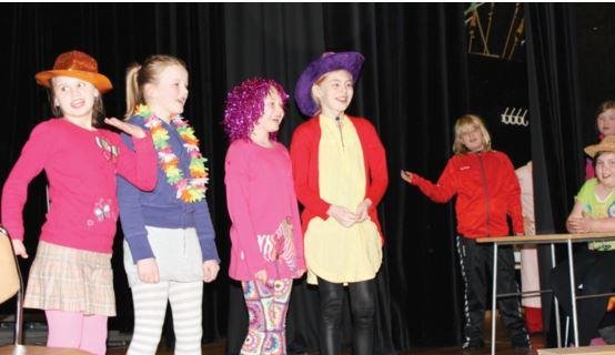 Leiksýning í Hvoli í dag, 2. júní, kl. 18:00