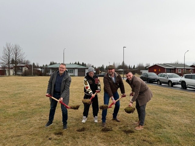 Fyrsta skóflustunga tekin að nýju búsetuúrræði fyrir fatlað fólk á Hvolsvelli
