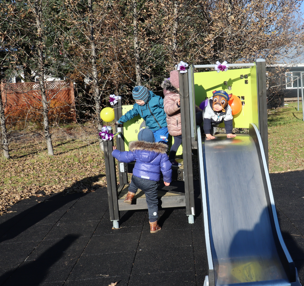 Leiktæki afhent formlega á Gamla róló