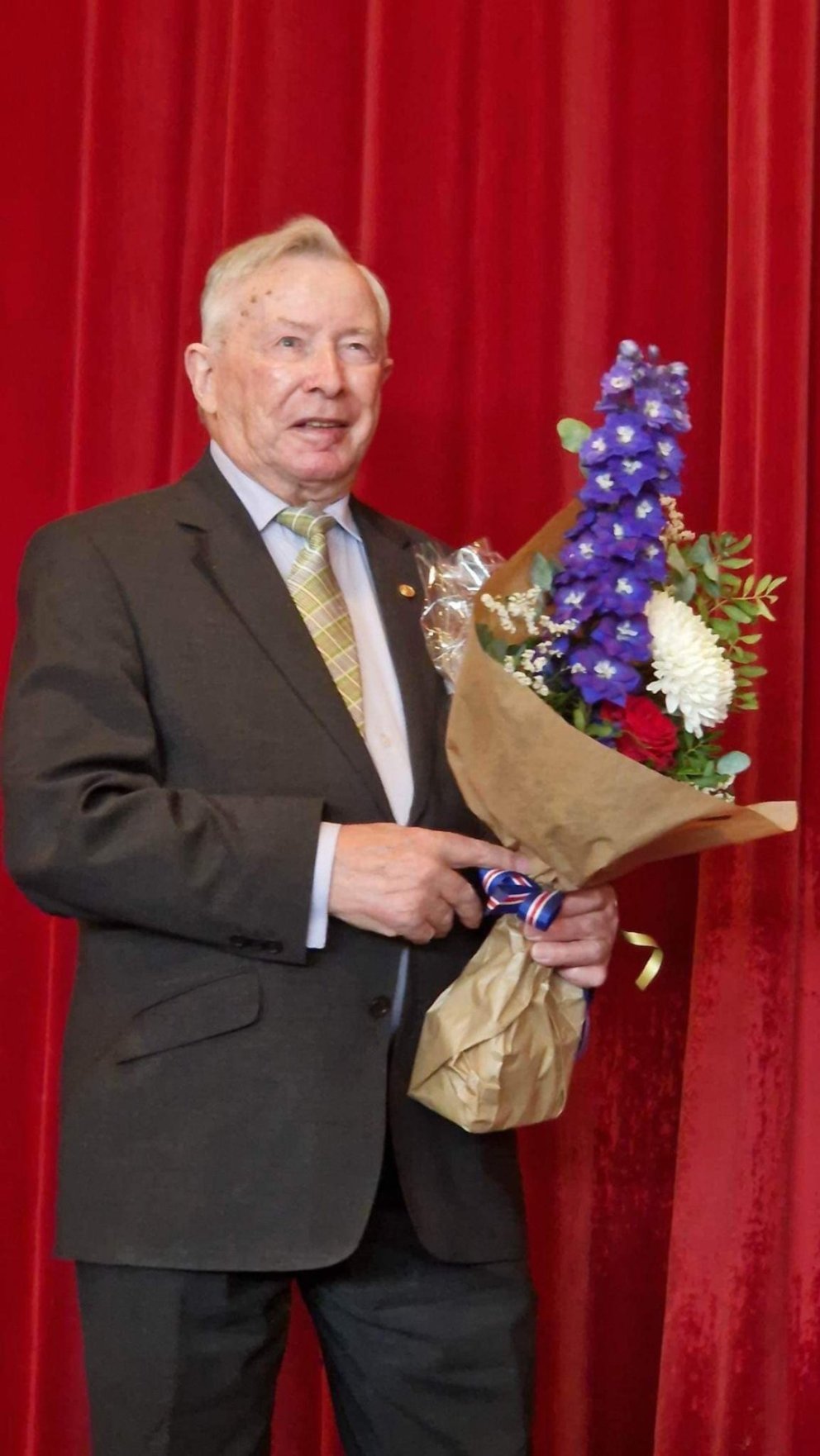 Haraldur Júlíusson heiðraður í Njálsbúð þann 17. júní