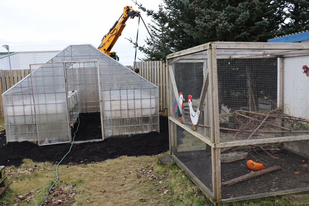 Gróðurhús fært á útikennslureitinn við Hvolsskóla