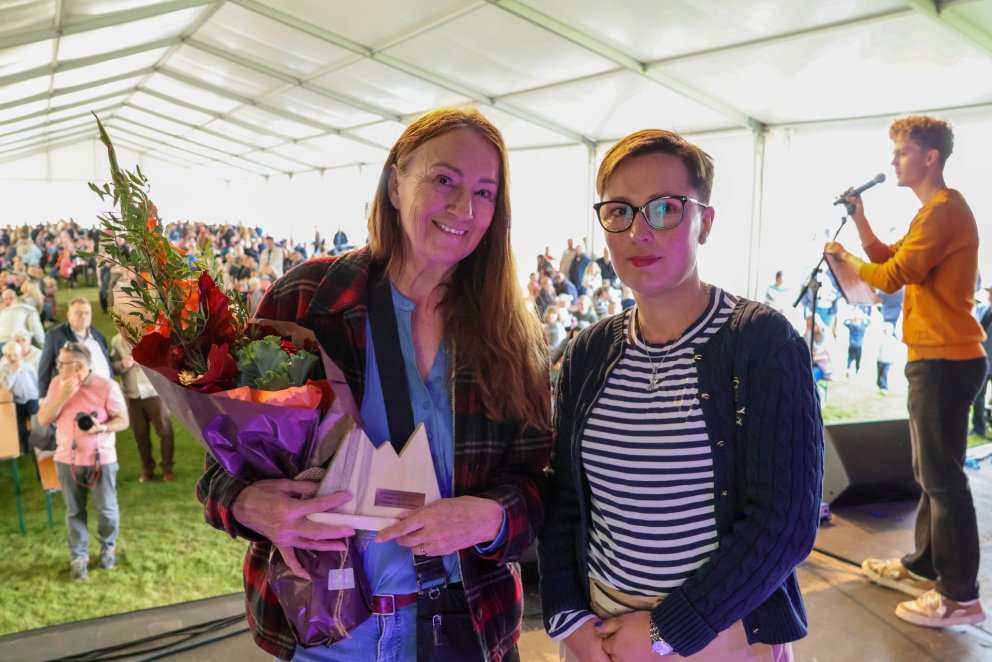 Hrafnhildur Inga Sigurðardóttir ásamt Aðalbjörgu Rún Ásgeirsdóttur formanni Markaðs- og menningarnef&hellip;