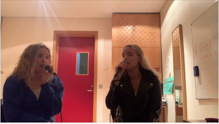 Miðtúnssysturnar Oddný og Freyja unnu söngkeppnina Blítt og Létt