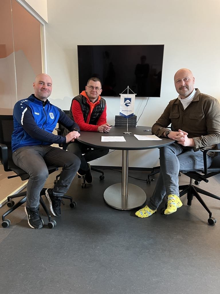 Samningar við íþróttafélögin undirritaðir